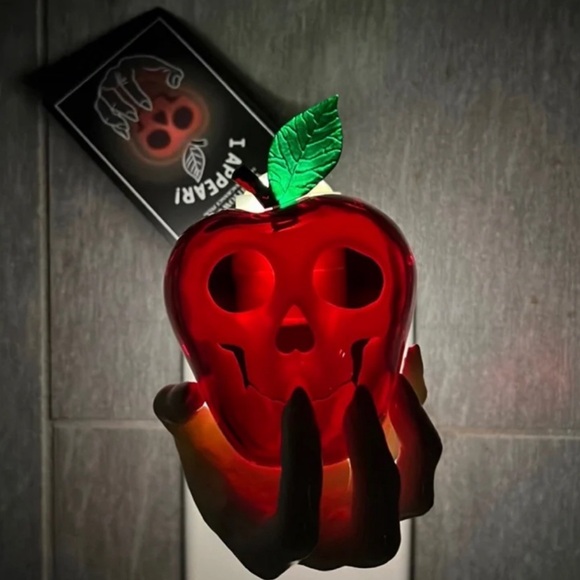 Bath & body works EVIL APPLE wallflower plug - Picture 3 of 5